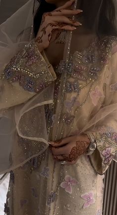 Jalabia Styles, Eid Looks, Arab Aesthetic, Desi Love, Desi Fits, Desi Outfits, Pakistani Fancy Dresses, Indian Dresses Traditional