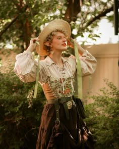 Fantasy Gardener Outfit, Renfaire Outfit Fae, Gender Neutral Ren Faire Outfit, Ren Faire Royalty, Renfaire Cottagecore Outfit, Healer Aesthetic Outfit, Dnd Halfling Aesthetic, Bard Outfit Ideas, Medieval Outfit Aesthetic