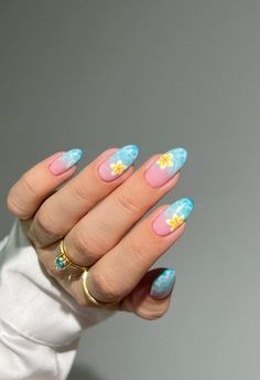 nail art Summer Nails Aesthetic Simple, Amalfi Nail Art, Beach Art Nails, Summer Blue Nails Design, Nail Designs Summer Blue, Cute Beach Nails Simple, Summer Vacation Nails Acrylic, Summer Hawaii Nails, Summer Europe Nails