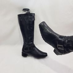 Introducing vintage black leather boots with square toe. In these beautiful knee-length leather boots with buckles you can conquer the world! Vintage 90's-00's Comfortable stable heel. Made of soft leather on the outside, nice lining on the inside. Limited edition. Whole, in good condition. Additional photos can send on request. Materials: leather, steel, metal The circumference calf width: 14,5 - 16,5 Inches Heel height: 1 Inches Boots height with heel included: 16 inches Size - (7,5 US) (38 EU Boots Medieval, Mod Boots, Boots Shoes Women, Pirate Boots, Women Y2k, Leather Heeled Boots, Buckle Boots, Womens Knee High Boots, Black Leather Heels