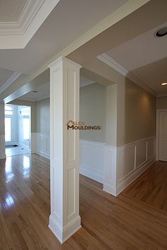 an empty living room with hard wood floors and white trim on the walls is shown