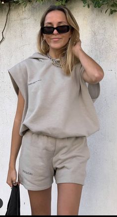 Sleeveless Hoodie, Sleeveless Pullover, Shorts Casual, Hoodie Outfit, Sporty Outfits, Casual Summer Outfit, Casual Hoodie, Moda Fashion, Comfy Outfits