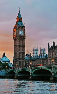 the big ben clock tower towering over the city of london, england at sunset or dawn