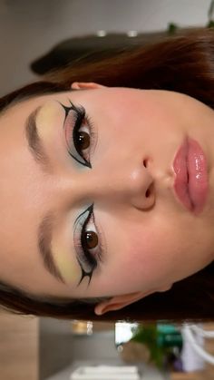 Gráfico eyeliner - Delineado gráfico Eyeliner Grafico, Aesthetic Eyeliner, Eyeliner Inspo, Ideas Maquillaje, Swag Makeup, Fairy Makeup