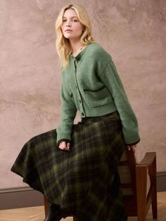 Autumnal Outfits, Boxy Cardigan, New Look Fashion, Fine Fabric, Neck Pattern, Knitwear Women, Look Fashion