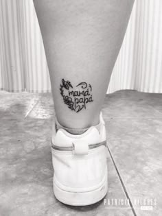 a woman's leg with a tattoo on it that reads, mama pizza day