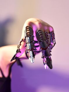 This price is for a ring only.  The ring is composed of three joints that can move between them. Cyberpunk Jewelry, Retro Cyberpunk, Claw Ring, Gothic Accessories, Friend Bracelets, Party Rings, Style Punk, Wedding Band Sets, Dark Gold