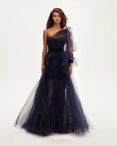 Royal Navy tulle gown with detachable sleeve Organza Evening Dress With Sweep Train, Evening Organza Dress With Sweep Train, Tulle Ball Gown For Gala Evenings, Organza Floor-length Ball Gown, Evening Floor-length Organza Gown, Evening Organza Floor-length Gown, Floor-length Organza Evening Gown, Gala Tulle Dress With Sweep Train, Gala Gown With Sweep Train In Tulle