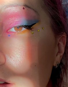 Pansexual Eye Makeup, Pan Flag Makeup, Harry Styles Concert Hair Ideas, Harry Styles Makeup Concert, Pansexual Makeup Looks, Pan Pride Makeup, Pansexual Pride Makeup, Maquillage Pride