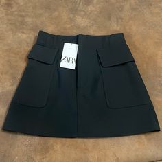 Zara Black Skirt. Brand New With Tags. Has 2 Covered Pockets. Size S. May Have A Lose Thread Or String Here Or There. See Pictures For Measurements. Ask Questions Before Purchasing. Zara Black Skirt, Classy Chic Style, Zara Skirt, Black Skort, Zara Outfit, Dramatic Classic, Zara Skirts, Crop Top And Shorts, Classy Chic