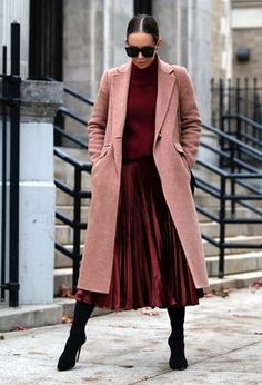 Light Pink Coat, Burgundy Outfit, Pink Coat, Red Skirts, 가을 패션, How To Look Classy, Autumn Winter Fashion, Capsule Wardrobe