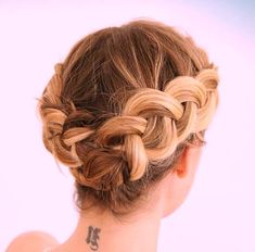 Find out how to master the art of the halo hairstyle and transform your hair into a beautiful and elegant statement. Adorable Hairstyles, Diy Updo, Fishtail Braid, Short Braids, Skincare And Haircare, Mid Length Hair