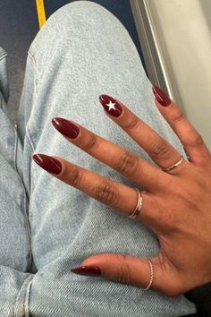 Almond Star Nails Red, Red And White Nails Aesthetic, Winter Nails Stars, White Star On Nails, White And Red Star Nails, Red With White Nails, Red Nails With Nail Art, One Star Nails, White Nails With Red Stars