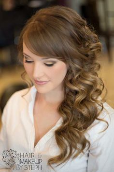 Beautiful Sideswept Curls | Feminine Bridal Hair Unique Wedding Hairstyles, Bridesmaid Hair Long, Hairdo Wedding, Best Wedding Hairstyles