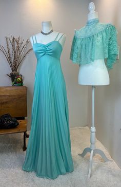 1970s gown / 70s gown / 1970s Maxi with lace shawl  / 1970s dress / 70s dress / vintage brides maids dress / 1970s fashion This 1970s beauty is just breathtaking. She has a gathered bodice, a pleated skirt, comfortable cut with an empire waistline, and a lace shawls that billows when you walk. The only thing that makes this beauty even better is that she is versatile. cover yo with the lace shawl when you need some modesty, and throw it to the side when your ready to dance. *note this would be an amazing bridesmaids dress.  Measurements provided are flat and have been doubled. Center back zipper. This dress has some stretch in addition to the measurements below. Note the straps can be lengthened by about 2" each.  Bust 34" empire waist 28" natural Waist 30"  Hips free   Length 55" shawl le Medievil Dress, 1970s Beauty, 70s Gown, 1970s Prom Dress, 70s Dresses Vintage, Medieval Things, Lace Shawls, Gathered Bodice, 1970s Dress