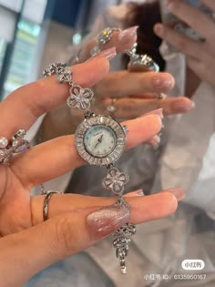 Aesthetic Women Watch, Aesthetic Hand Watch, Vintage Watches Women Aesthetic, Aesthetic Watches For Women Vintage, Silver Watch Aesthetic, Aesthetic Watches, Aesthetic Watch, Watch Aesthetic