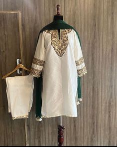 Kashmiri Pheran, Eid Dress Ideas, Layer Dresses, Simple Suit, Hijab Dp, Bridal Suits, Desi Fits, Simple Dress Casual