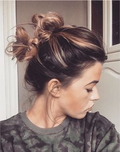 Gym Things, Adorable Hairstyles, Workout Hair, Gym Hair, Gym Hairstyles, A Messy Bun, Workout Hairstyles, Penteado Cabelo Curto, Easy Hair