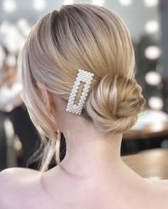 Pretty Bun, Cabelo Pin Up, Hair In A Bun, Ballerina Bun, Braided Bun Hairstyles, Clip Hairstyles, Christmas Hairstyles, Low Bun