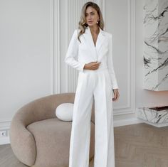 Welcome to ZaikoStor, where sophistication meets style: This elegant white cropped blazer and wide-leg pants set is the epitome of sophistication. Perfect for formal events, business meetings, or special occasions, this two-piece suit offers a modern take on classic tailoring with a fresh, minimalist look. 🤍 Cropped Blazer: Featuring a sleek single-button closure, the cropped blazer adds a modern twist while maintaining an elegant structure. 👖 Wide-Leg Pants: The high-waist, wide-leg pants cre White Cropped Blazer, White Cropped Jacket, 70s Inspired Fashion, Fashion Cap, Pants Suit, Stunning Outfits, Cropped Blazer, Business Suit, Effortless Elegance