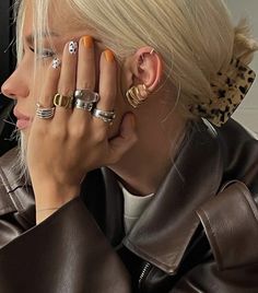 Accessory Inspo, Dope Jewelry, Funky Jewelry, Jewelry Lookbook, Jewelry Inspo, Looks Style, Cute Jewelry, Style Icons, Ear Cuff