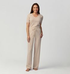 Intimita proves that relishing in the comfort of home is best enjoyed in the comfort of pure cashmere, with velvety soft loungewear pants that turn days of rest and relaxation into truly sublime rituals. Monogram Bedding, Grandmillenial Style, Loungewear Pants, Tan Pants, Rest And Relaxation, Pants Large, Fine Linens, Sleepwear Robe, Romantic Style