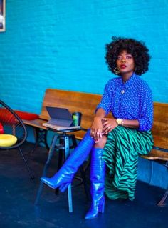 Sophisticated Fun Outfits, Mixed Prints Outfit Street Style, Power Clashing Outfits, Artsy Outfit Black Women, Neo Soul Aesthetic Fashion, Afro Outfits Street Style, Eclectic Outfits For Women, Artsy Aesthetic Outfits, Black Women Style