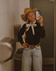 Punchy Fashion, Eclectic Outfit, Western Ootd, Punchy Outfits, Western Winter, Eclectic Outfits, Cowgirl Vibes, Fit Checks