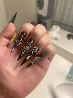 Spider web halloween nails Stilleto Spooky Nails, Spiders Nails, Nails With Spider, Halloween Nails Long Stiletto, Light Halloween Nails, Spider Inspired Nails, Nail Spider, Goth Gel X Nails, Black Goth Nails Ideas