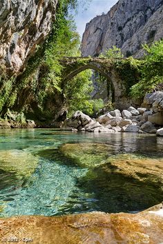 an image of a river that is in the middle of some rocks and trees on it