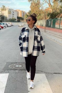 Sweatpants Outfit For School, Trendy Outfits 2020, Flannel Outfits, Zara Outfit, Cold Outfits, Cute Winter Outfits, Outfit Inspiration Fall, Indie Outfits