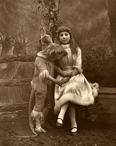 Vintage Bizarre, Creepy Old Photos, Creepy Vintage, Creepy Photos, Victorian Photos, رعب نفسي, Strange Photos, Art Brut, Adventures In Wonderland