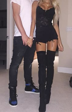 Pia Mia Outfits, Pia Mia, Clubbing Outfits, Black High Waisted Shorts, Boating Outfit, Foto Poses, Black Lace Tops, Hot Outfits, Edgy Outfits