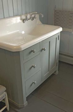 a white sink sitting under a bathroom mirror