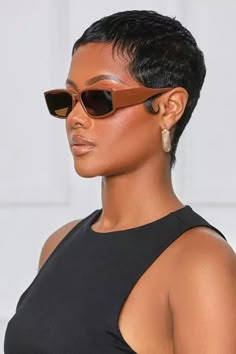 Short Pixie Haircuts: 15 Ideas for a Stylish Look - thepinkgoose.com Finger Waves Short Hair, Scrub Corpo, Short Hair Black, Long Hair On Top