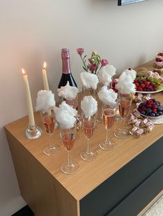 Party вечеринка девичник шампанское свечи фрукты бутылка Aesthetic Champagne, Bride To Be Decorations, 21st Bday Ideas, 20th Birthday Party, Birthday Dinner Party, Galentines Party, Bridal Bachelorette Party, Champagne Party, Party Aesthetic