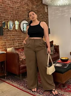 Curvy Casual Outfits, Outfits Gorditas, Plus Size Baddie Outfits, Wild Eyes, Slim Fit Crop Top, Womens Knit Tops, Look Plus Size, Fashion Corner, Classy Casual Outfits