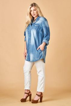 Keaton Denim Tunic – Bungalow 123 Denim Tunic Outfit, Tunic Outfit Summer, Bohemian Style Kimono, Tunic And Leggings, Tunic Outfit, Look Jean, Denim Tunic, Denim T Shirt, Chambray Top