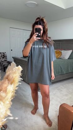 Oversized Graphic Tee For Loungewear, Chic Oversized T-shirt For Everyday, Oversized Soft-washed T-shirt For Everyday, Versatile Oversized T-shirt For Everyday, Oversized Tshirt Outfit Women, Oversized Comfortable Everyday T-shirt, Tshirt Dress Outfit, Oversize Tshirt Outfits, Laid Back Outfits