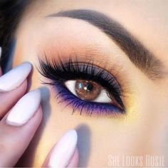 Boom Makeup, Eye Makeup Glitter, Mascara Hacks, Purple Eye Makeup, Beauty Make-up, Makeup Tricks, Makeup Hacks