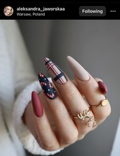 Cute Winter Nail Ideas, Gnome Nails, Nails Candy Cane, Nail Winter, Winter Nail Ideas, Christmas Nail Ideas, Witch Nails, Candy Cane Nails, Christmas Gel