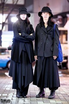 Yohji Yamamoto Minimalist Japanese Street Styles in Harajuku Japanese Street Style Men, Japanese Street Styles, Japanese Street Style, Japanese Minimalist Fashion, Marla Singer, Japanese Minimalist, Minimalist Japanese, Harajuku Fashion Street, All Black Fashion