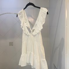 Tag Cut But Never Worn Because It Was Too Big On Me Zara Ruffle Top, Zara White, Ruffle Top, Zara Tops, Color White, Zara, Womens Tops, Tank Tops, Full Service