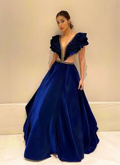 Modern Mehndi Outfit, Blue Lehenga Outfit, Dresses Indian Style, Gowns Dresses Indian, Royal Blue Lehenga, Royal Blue Outfits, Reception Gowns, Raai Laxmi, Ethnic Dresses