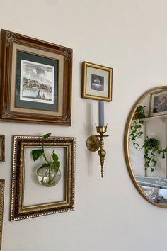 a glass plant propagation hanging on the wall, centered in the middle of a gold picture frame. The glass is filled with water and has a pothos propagated in it. Home Decor Ideas Bedroom, Decor Ideas Bedroom, Country Wall Art, Gallery Wall Living Room, Indoor Gardens, Apartment Aesthetic, Home Design Ideas, Dream House Interior