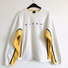 Vintage Nike Sweatshirt, Trendy Hoodies, Nike Sweatshirt, Nike Vintage, Sweatshirt Outfit, Nike Sweatshirts, Sweatshirt Vintage, Vintage Hoodies, Cute Comfy Outfits