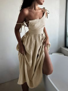 Cotton & Linen Backless Long Dress Backless Long Dress, Backless Maxi Dresses, Style Mistakes, Cami Dress, Stunning Dresses, Winter Dresses, Fitted Dress, Casual Outfit, Cotton Linen