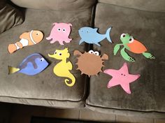 a group of sea animals cut out on the back of a couch with text reading finding nemo - door de printouts