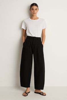 Apiece Apart Bari Crop Trouser - Black Very High Waisted Pants, Neutral Minimal Outfits, Barrel Leg Trouser Outfit, Black Dress Pants Casual Outfit, Black Cropped Trousers Outfit, Barrel Leg Pants, Cropped Black Pants Outfit, Barrel Leg Pants Outfit, Straight Leg Trousers Outfit