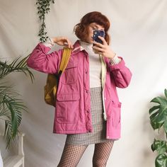 Outfit Sporty, Raincoat Outfit, Coat Street Style, 80s Outfit, Raincoats For Women, Fashion Aesthetics, Vintage Style Outfits, Vintage Coat, North Face